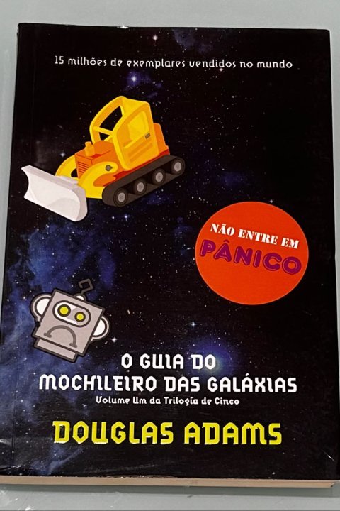 Capa de The Hitchhiker's Guide to the Galaxy